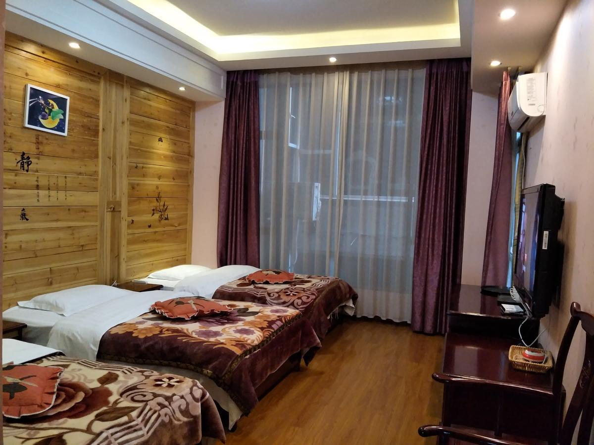 Emeishan Moon Bay Hotel Екстериор снимка