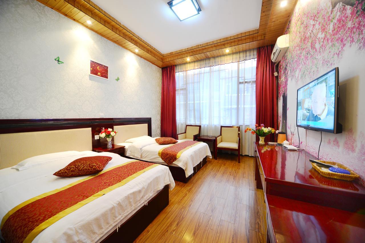Emeishan Moon Bay Hotel Екстериор снимка