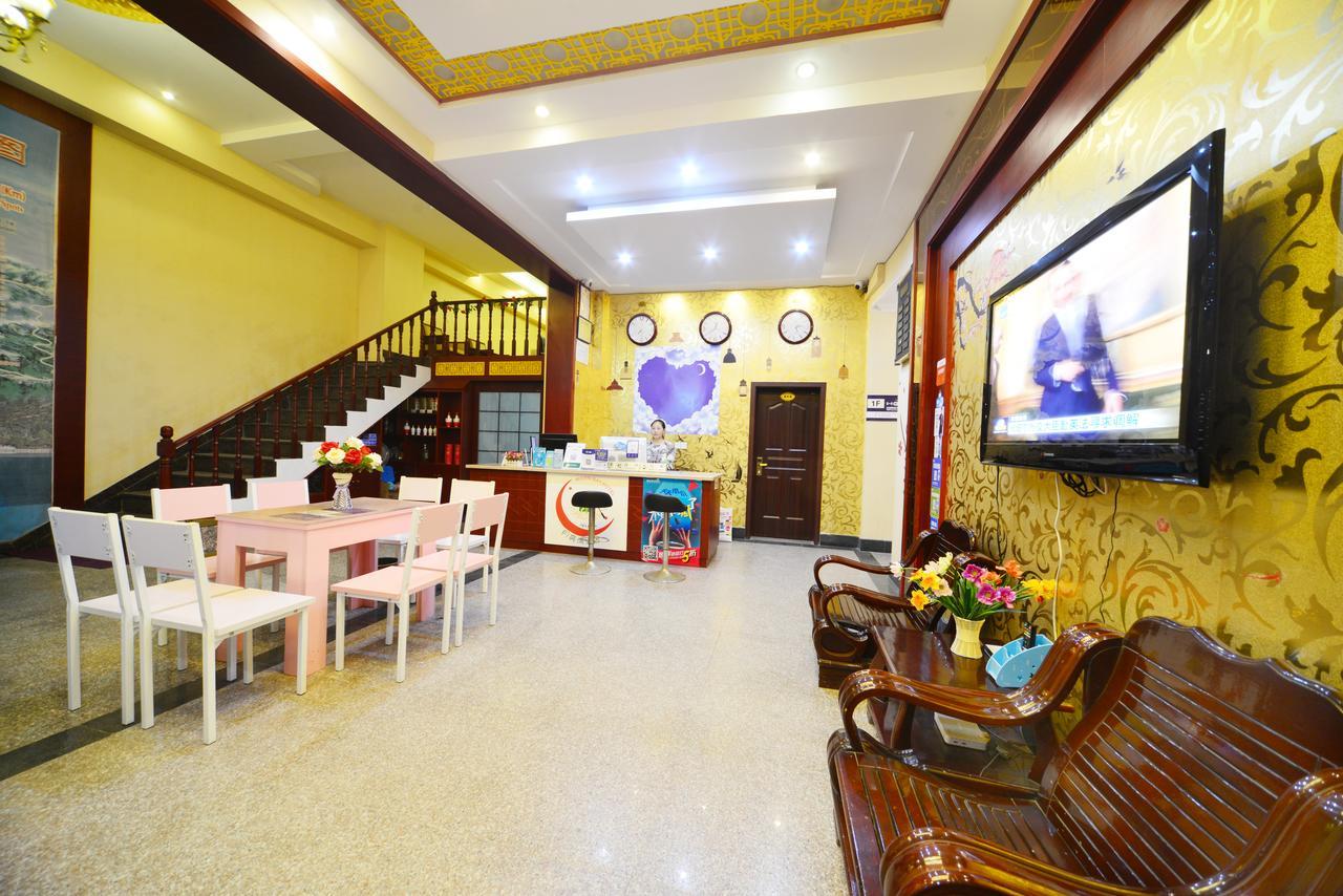 Emeishan Moon Bay Hotel Екстериор снимка