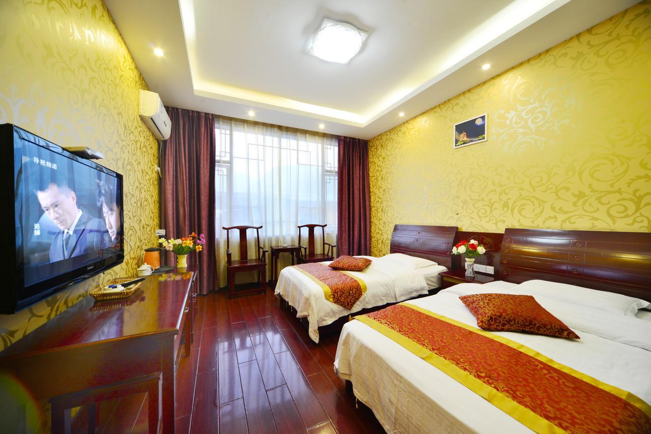 Emeishan Moon Bay Hotel Екстериор снимка