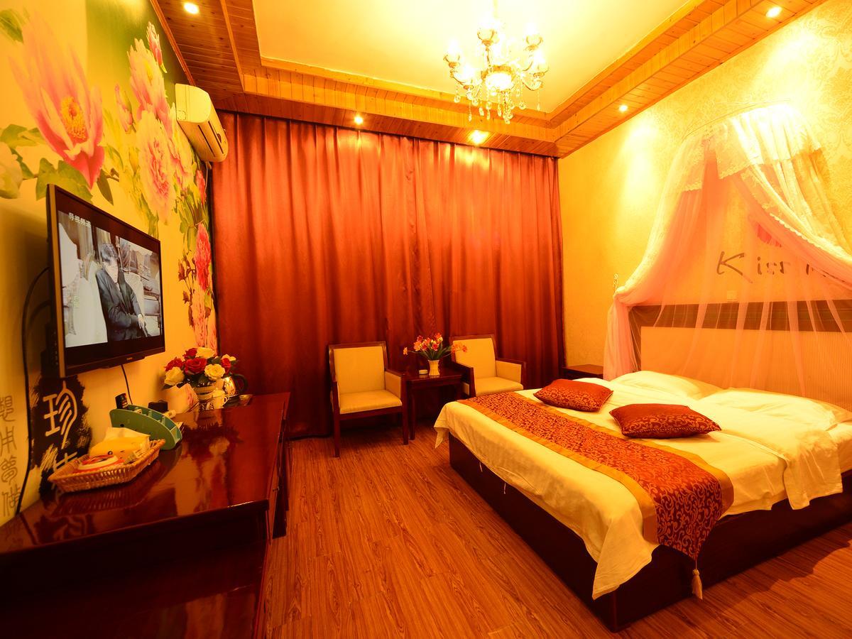Emeishan Moon Bay Hotel Екстериор снимка