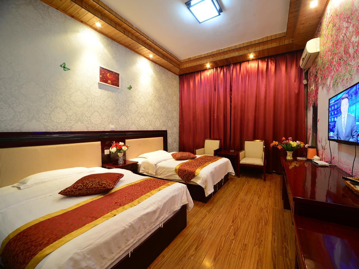 Emeishan Moon Bay Hotel Екстериор снимка