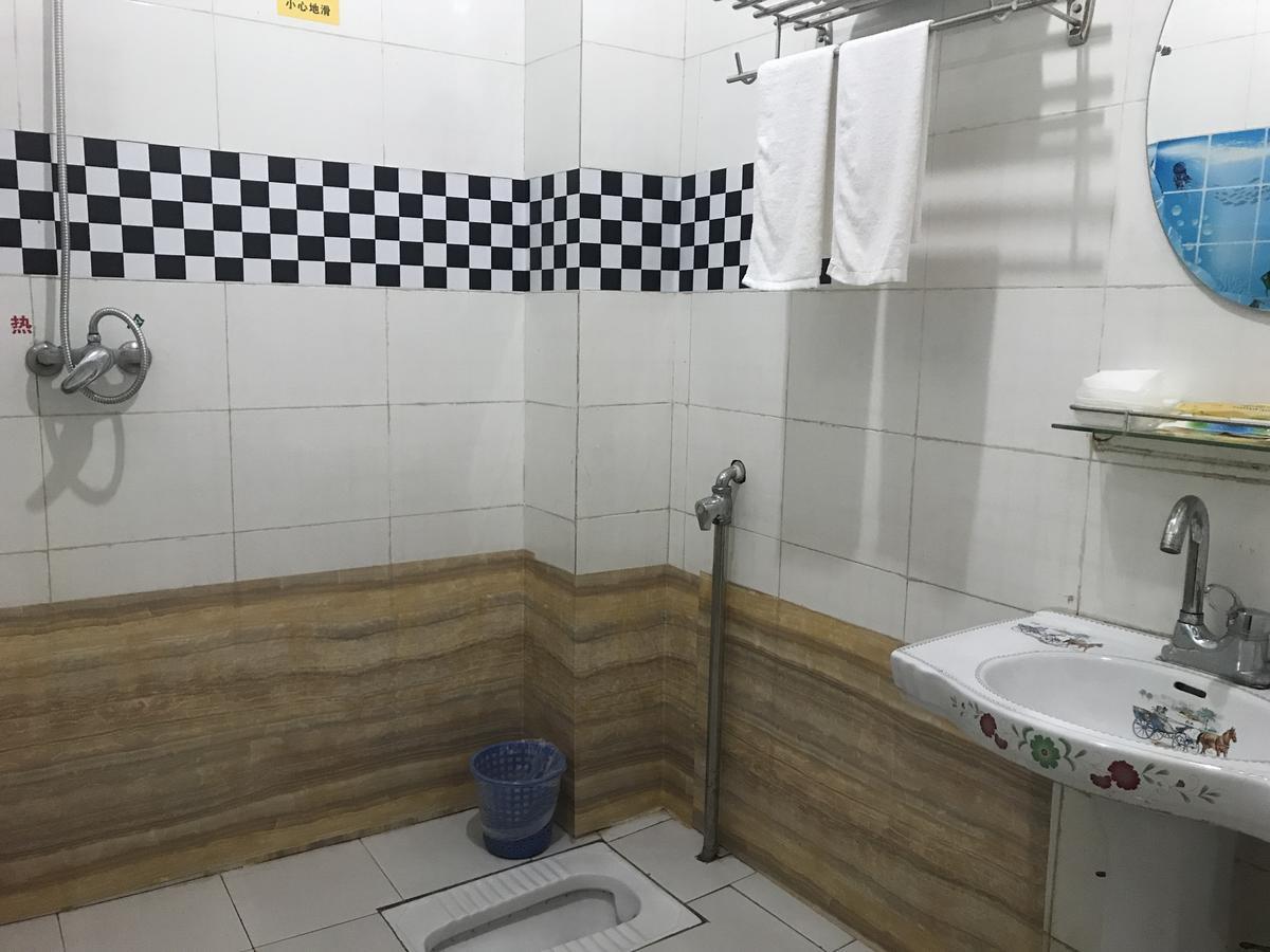 Emeishan Moon Bay Hotel Екстериор снимка
