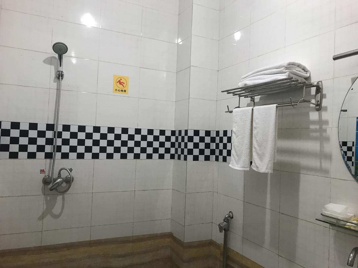 Emeishan Moon Bay Hotel Екстериор снимка